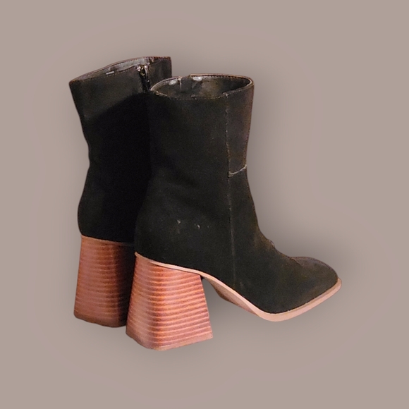 Women  Suede Black Chunky Heel Ankle Boots By Crown Vintage Size 10M - Picture 7 of 10